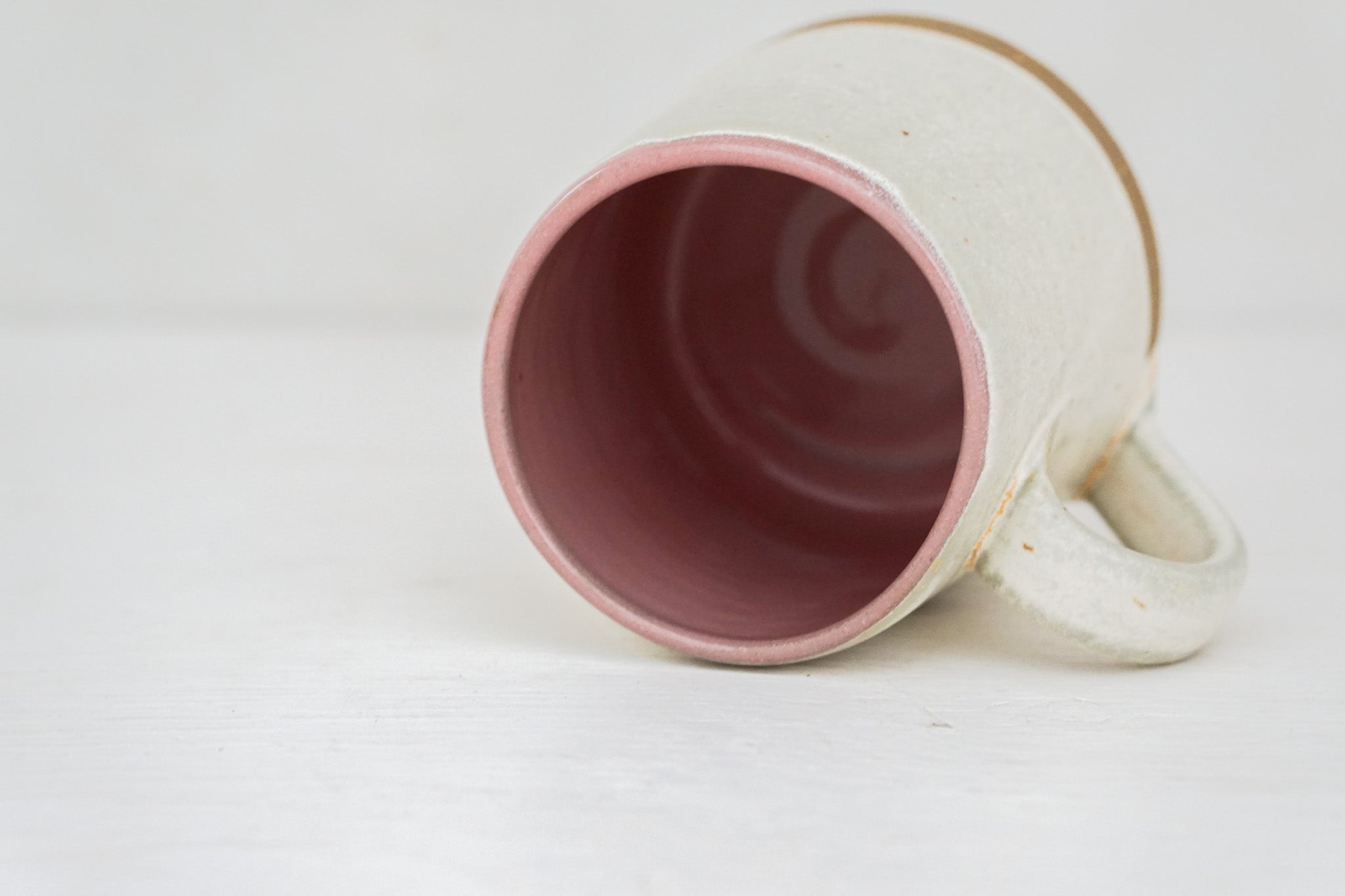 Plains Grizzly Bear mug in Bone