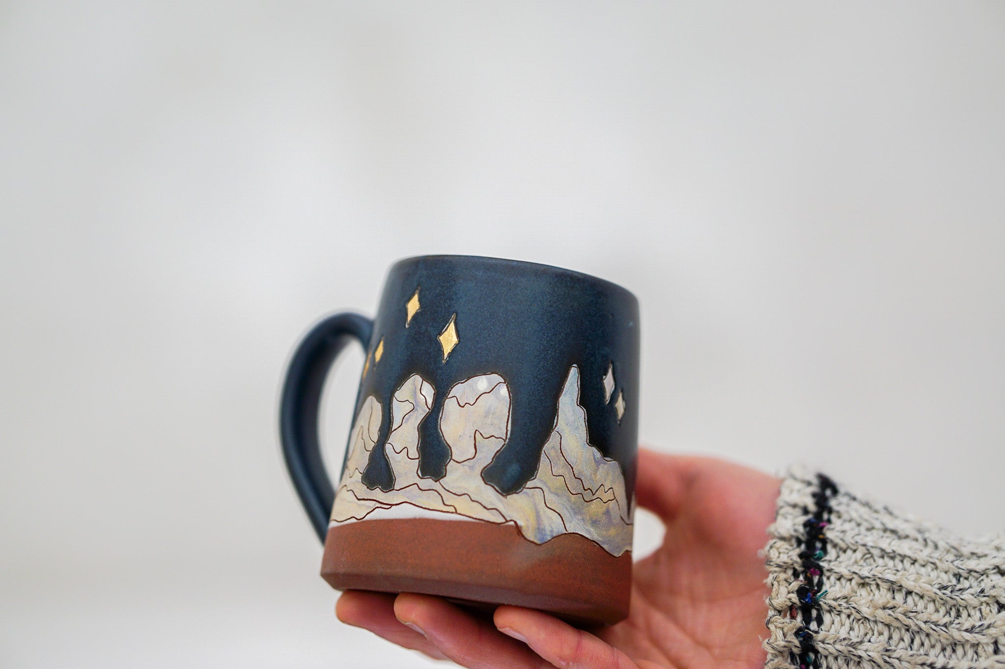 GOLD Going to the Moon mug in Darby