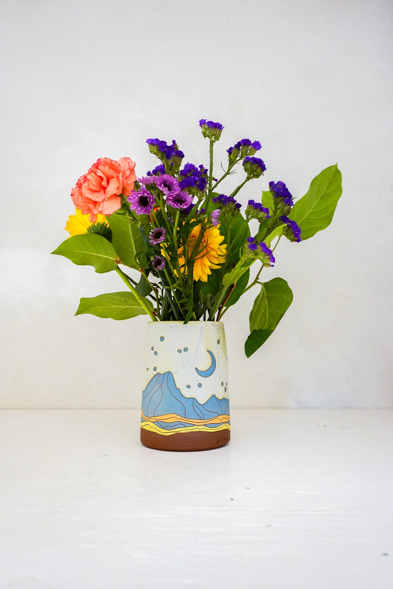 Mtn Crescent moon vase in Bone