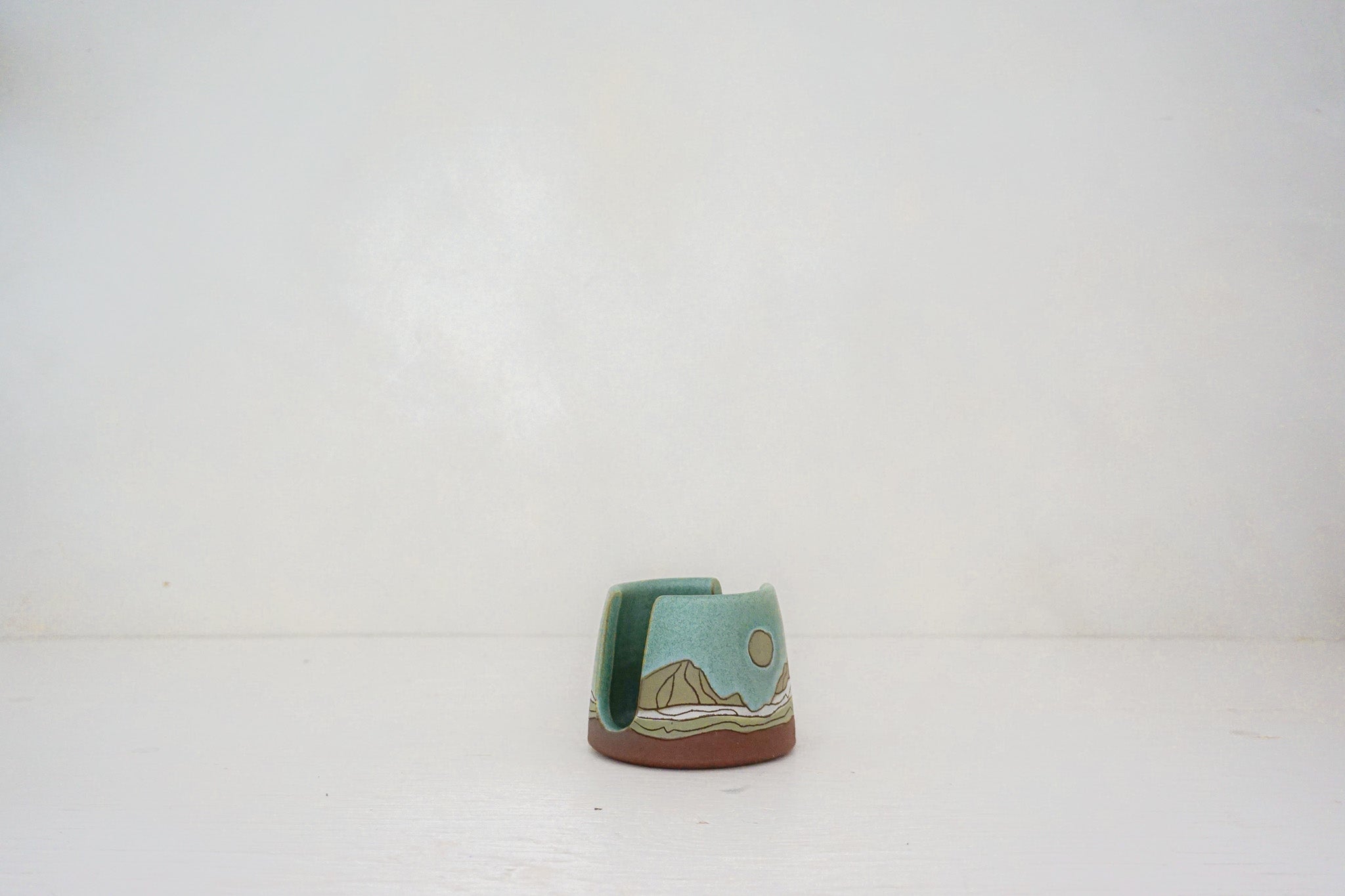 Mountain moon sponge holder in LAKE
