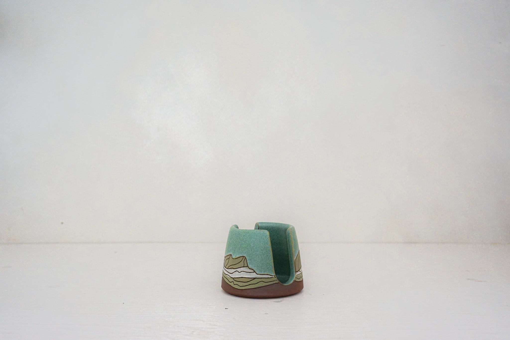 Mountain moon sponge holder in LAKE
