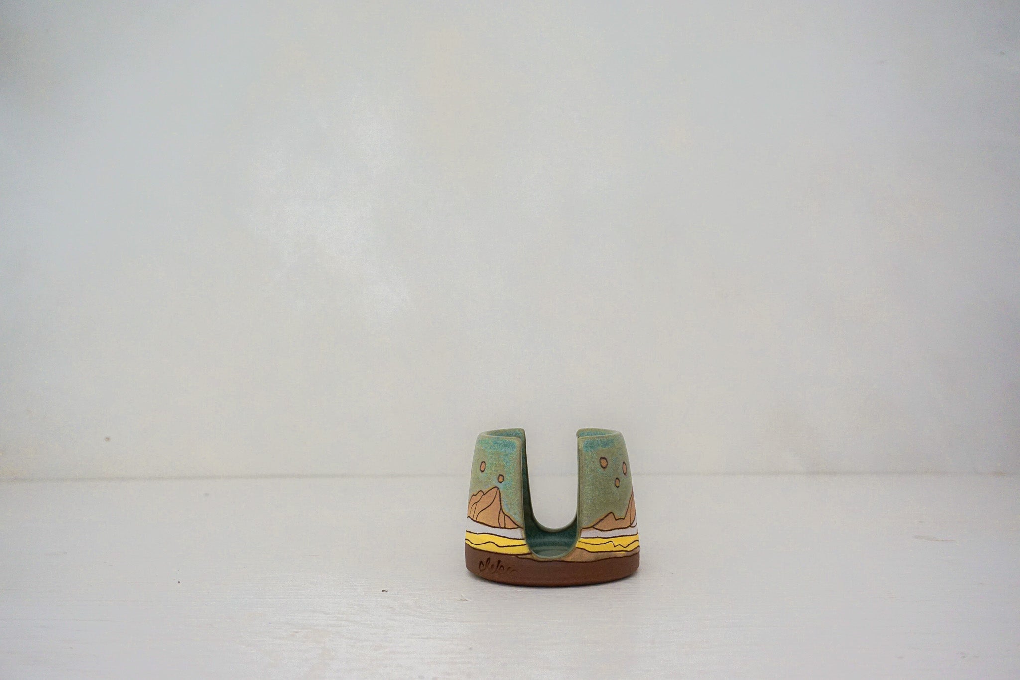 Mountain moon peach sponge holder in LAKE