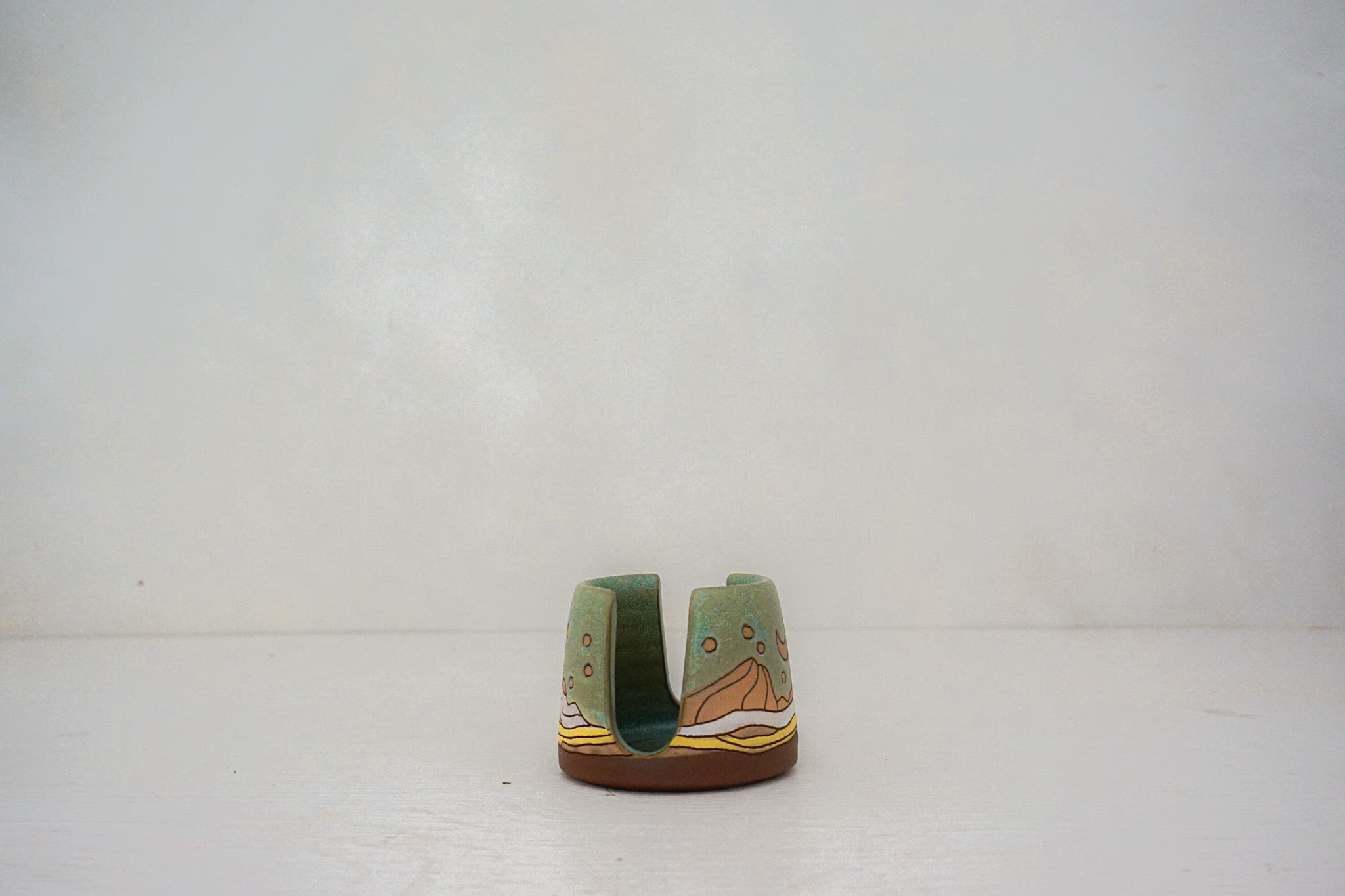 Mountain moon peach sponge holder in LAKE