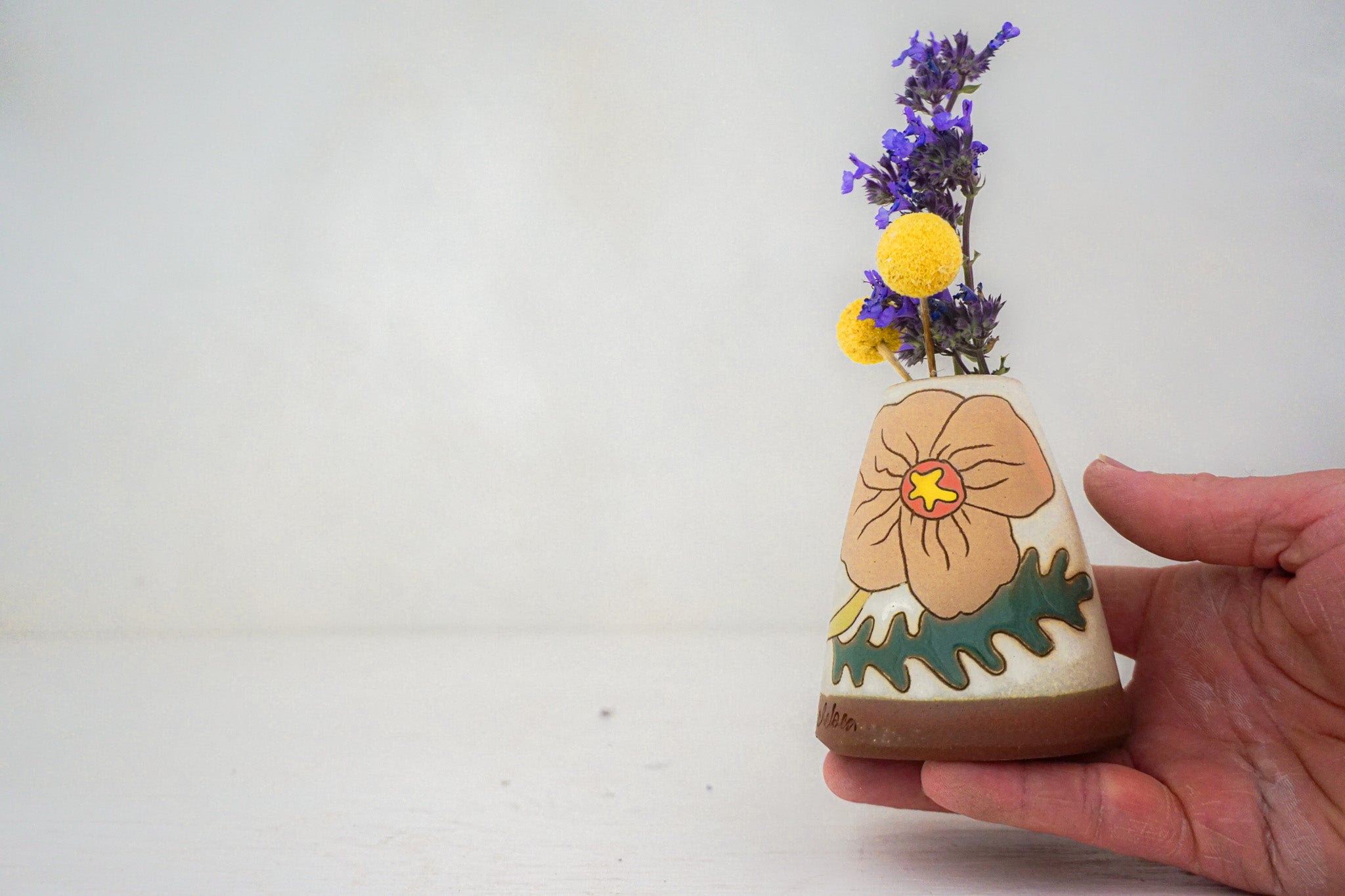 Poppy triangle vase in BONE