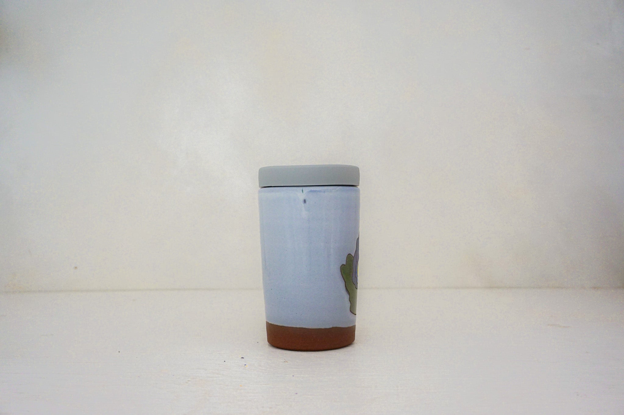 Purple Pansy Travel cup in WHITE