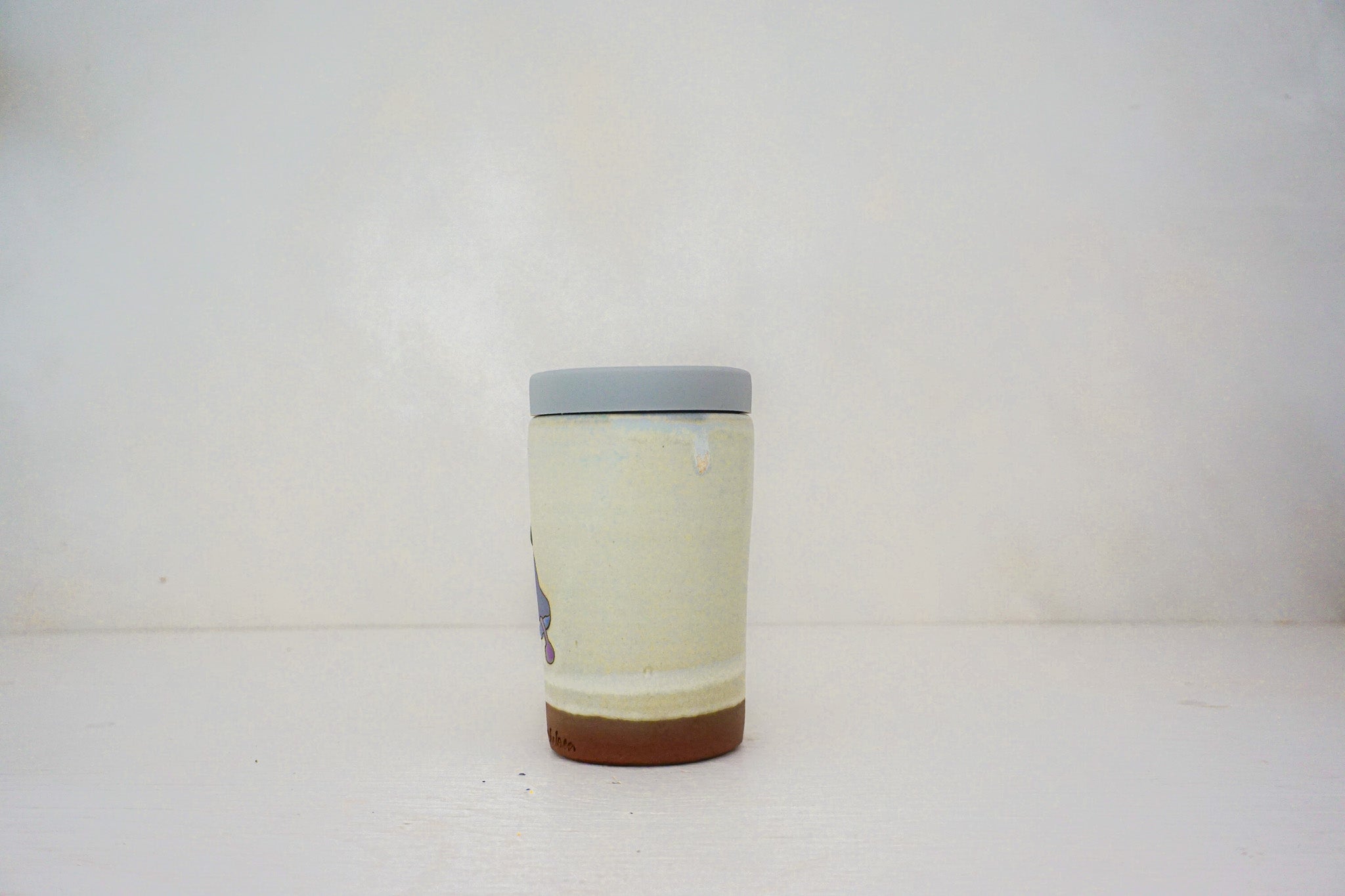 Keep your chin up Purple flower Travel cup in BONE