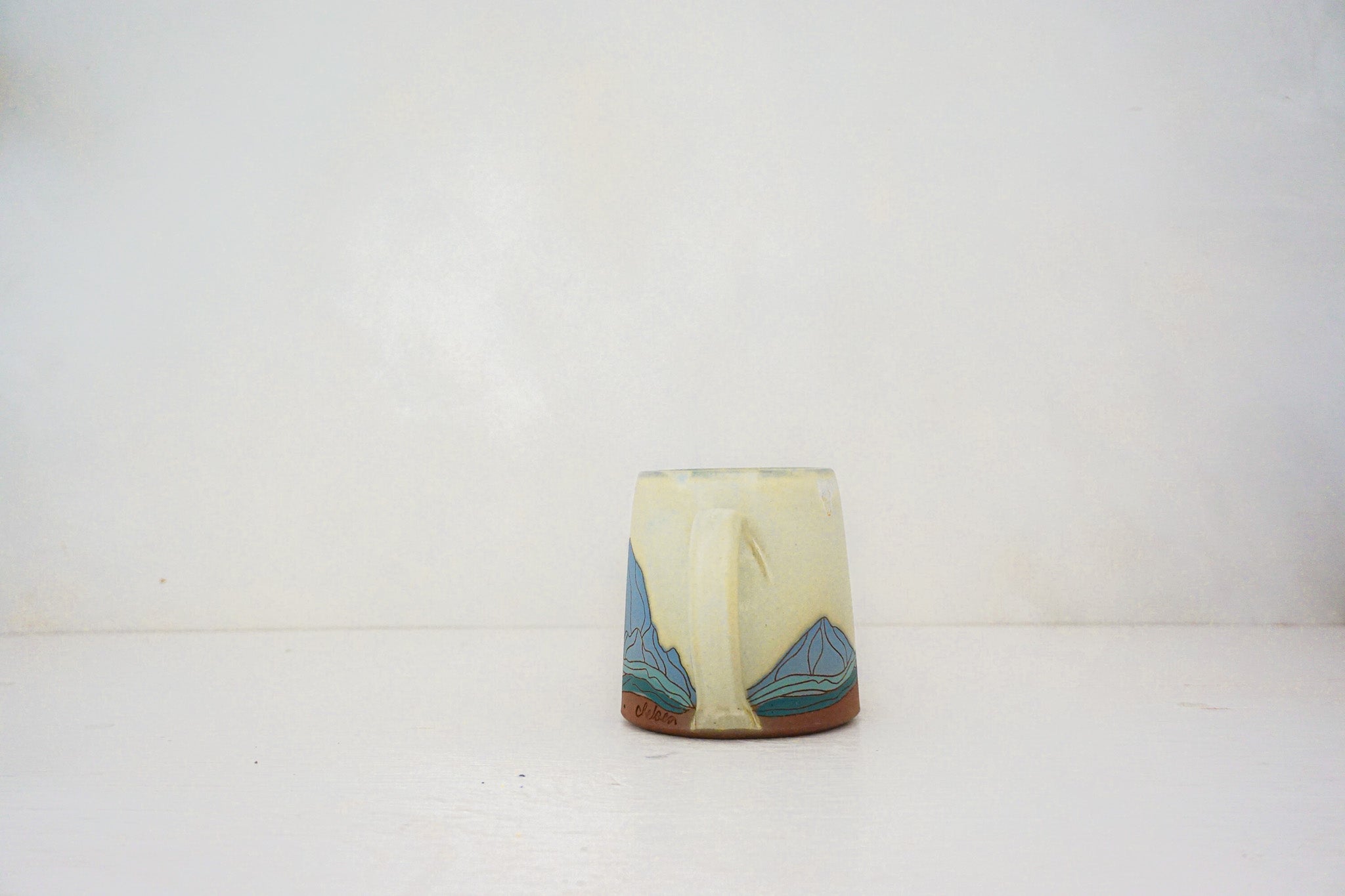 W Teton blue mug in BONE 2