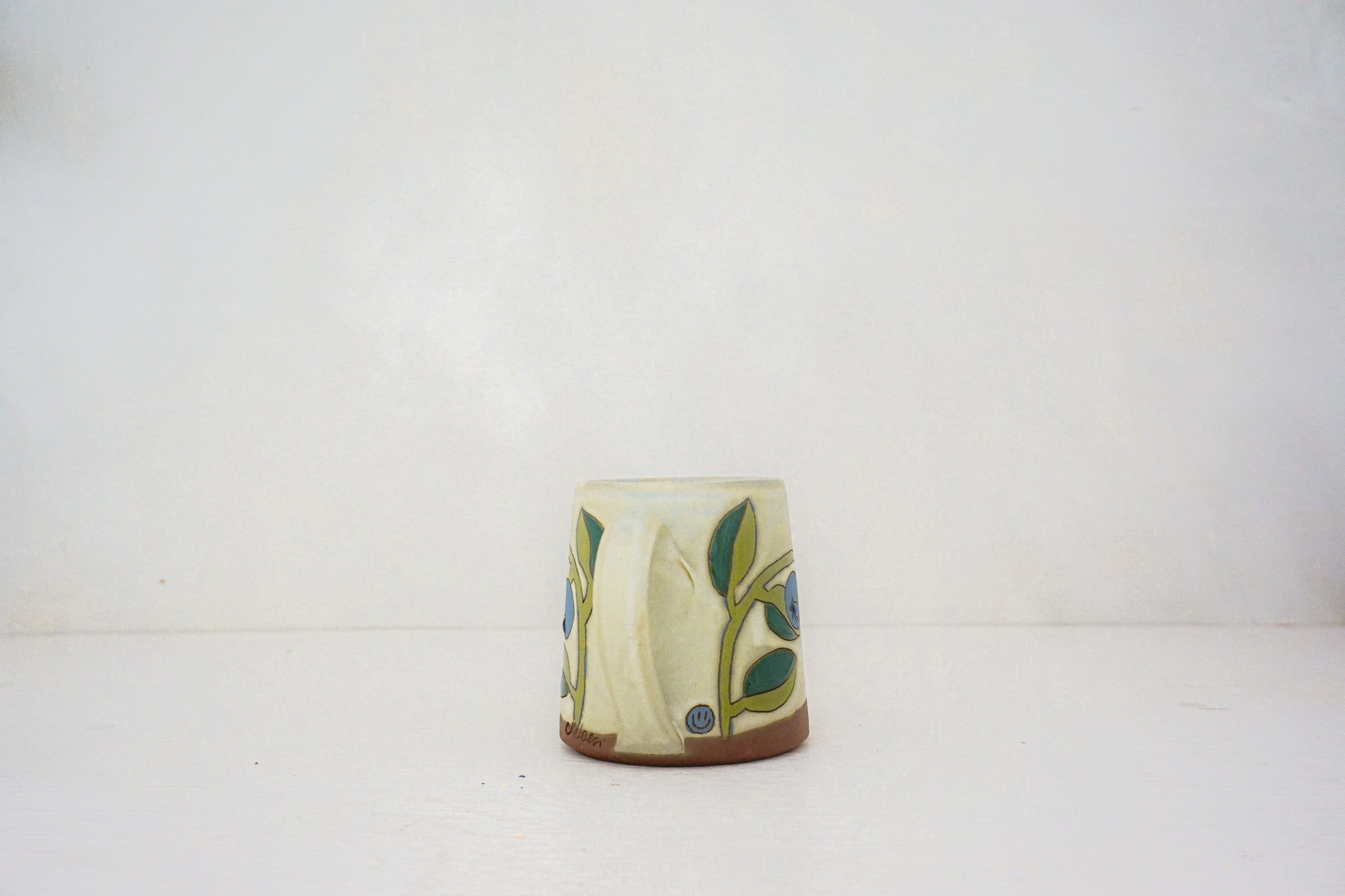 Blueberry mug in BONE
