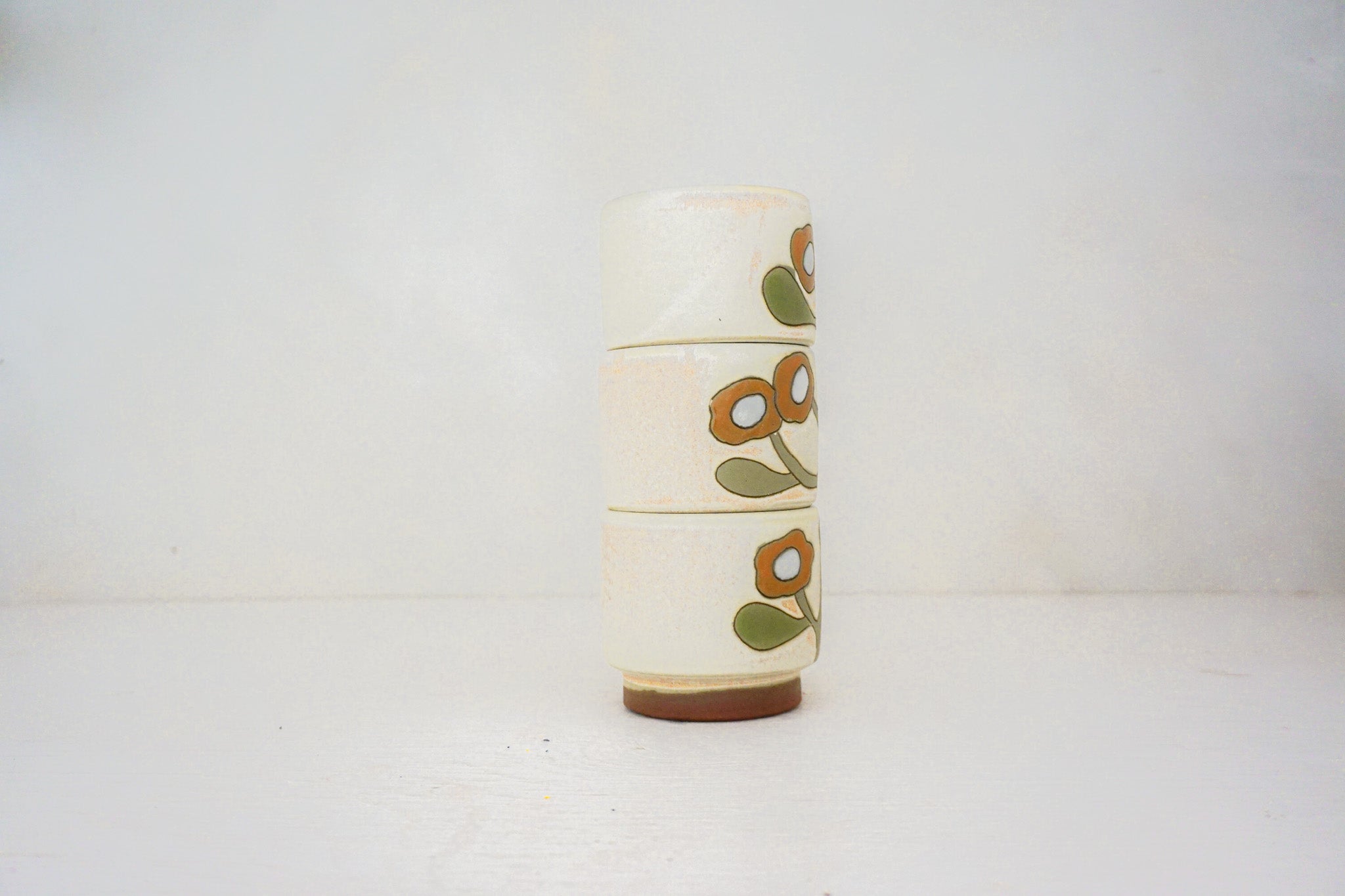 Fun in the Sun Stackers cups in BONE