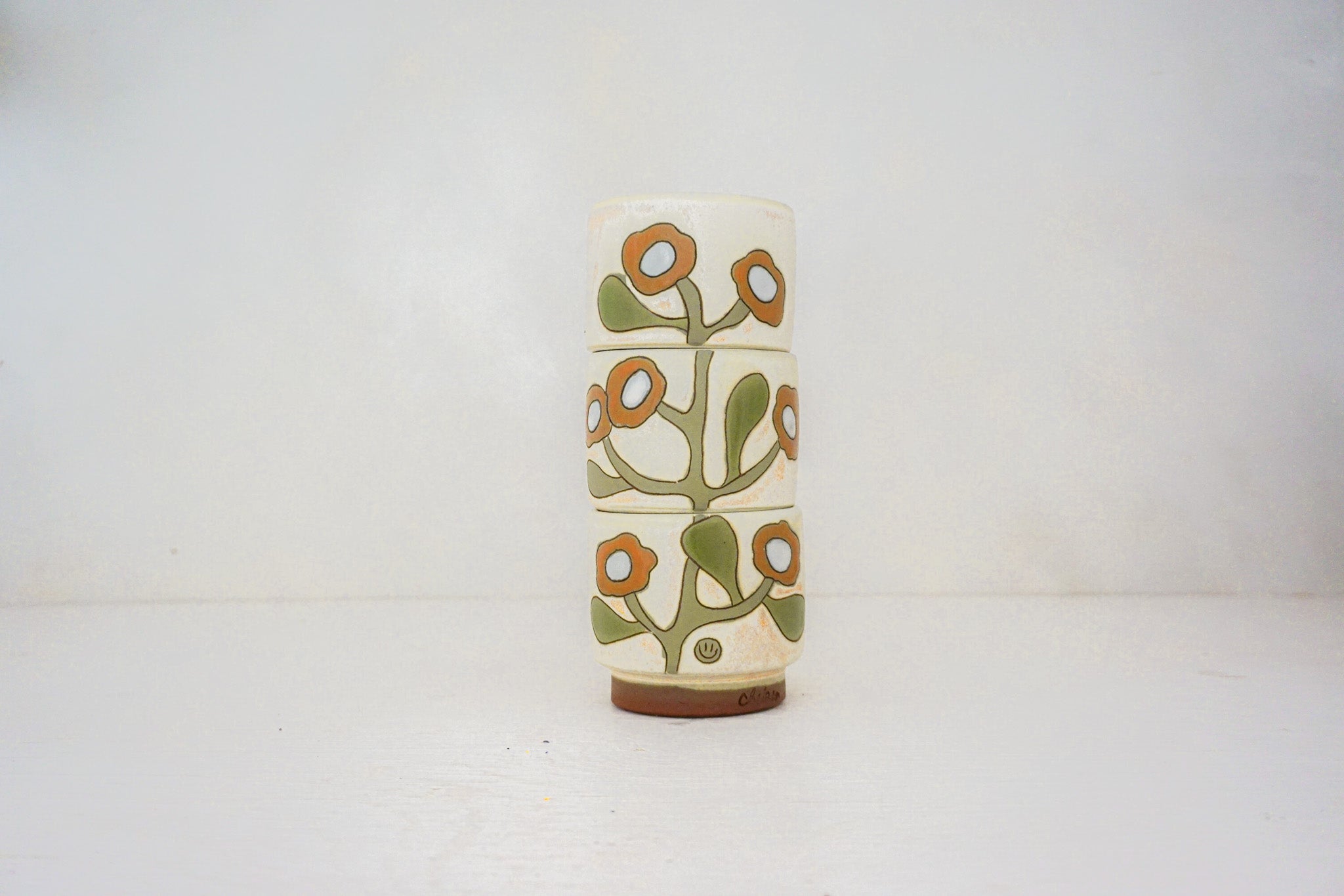 Fun in the Sun Stackers cups in BONE