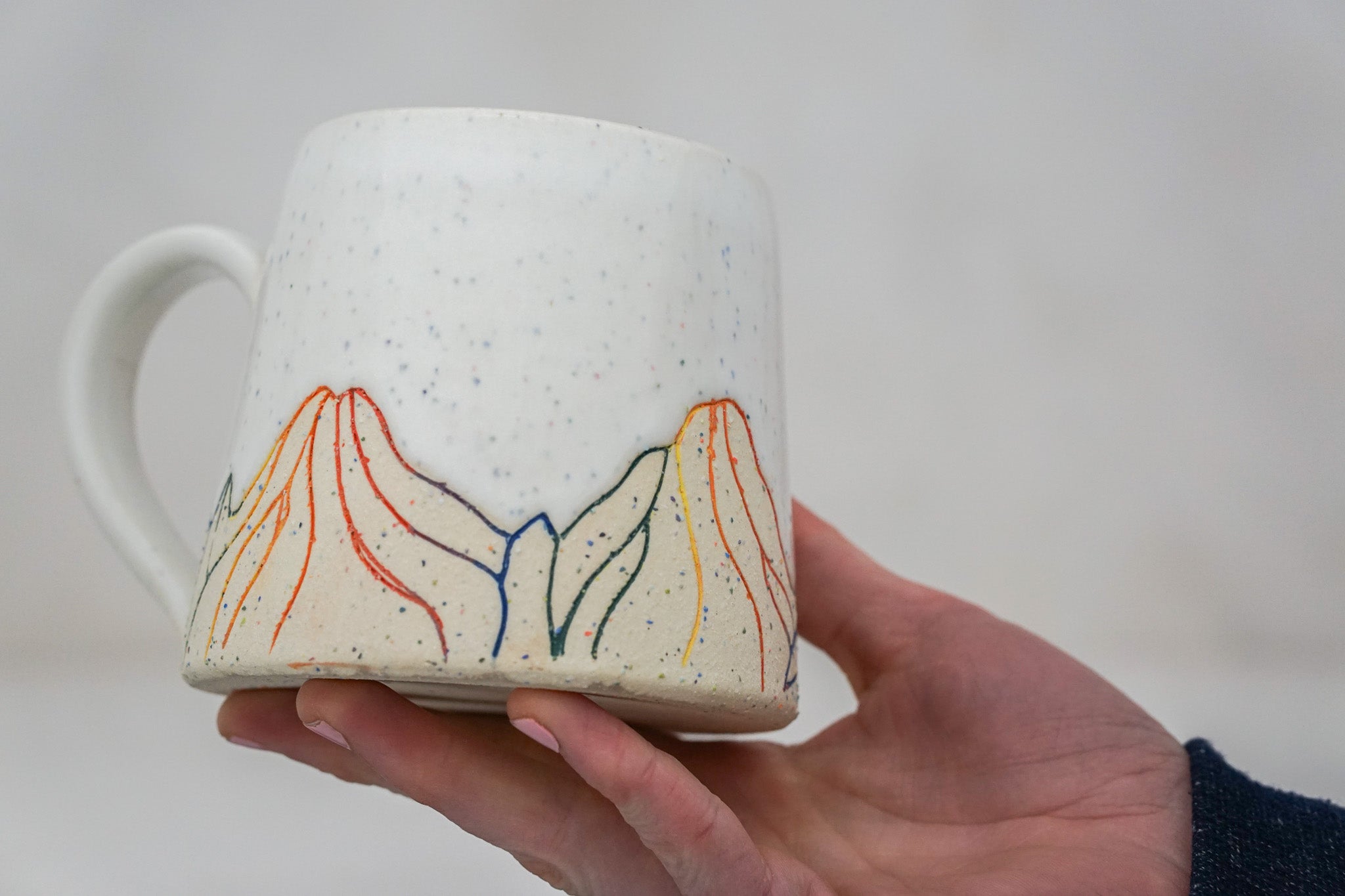 E Teton Colored Grog mug in White