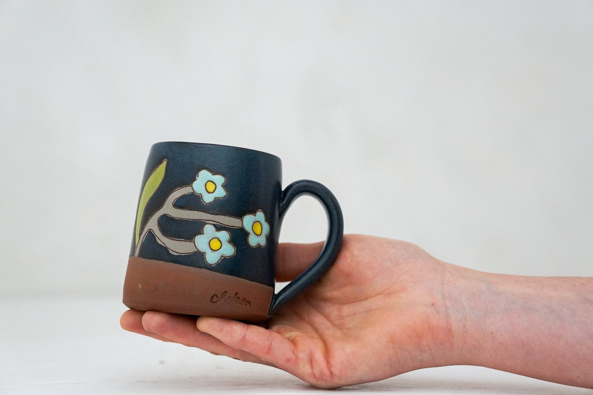 Forget-me-not BB mug in Darby
