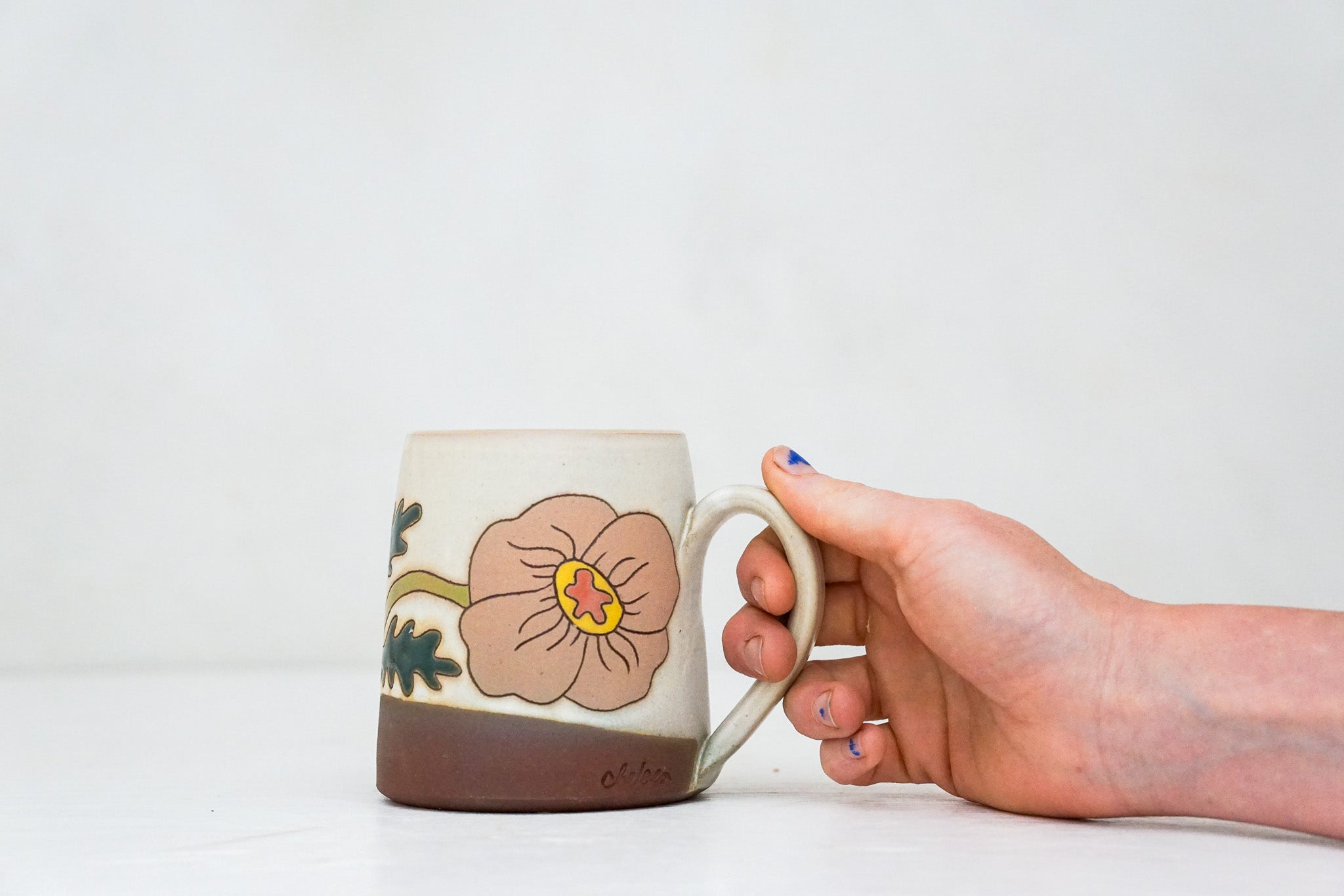 Poppy mug in Bone