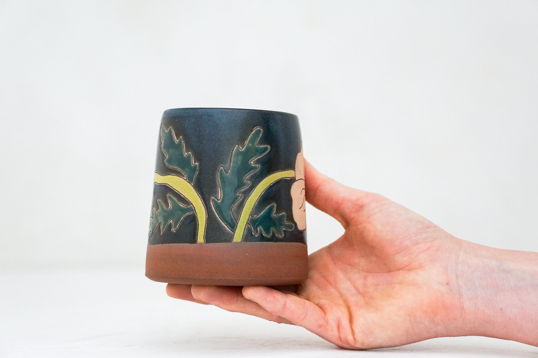 Poppy mug in Darby*