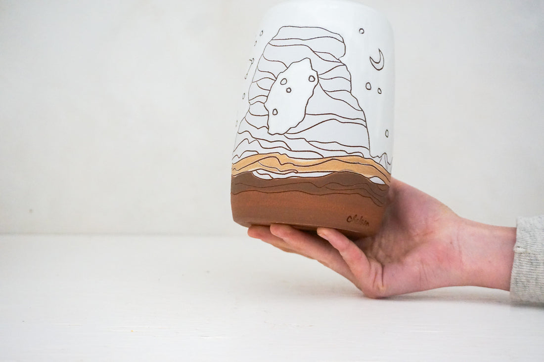 Arches Dipper Snow White vase image 1