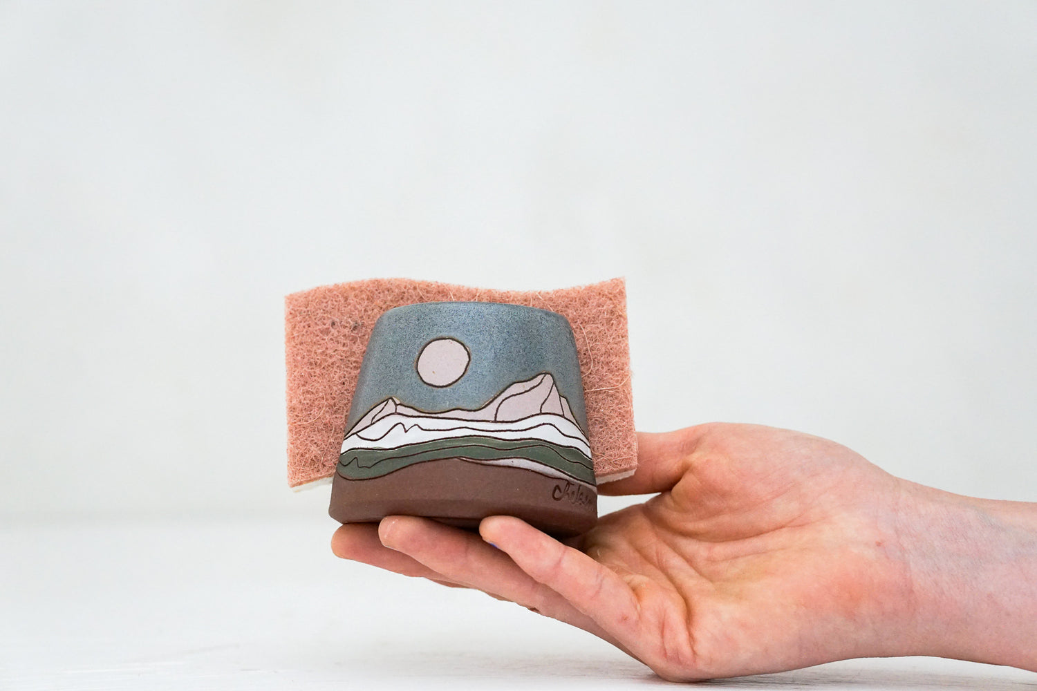 Mountain sponge holder in Stone