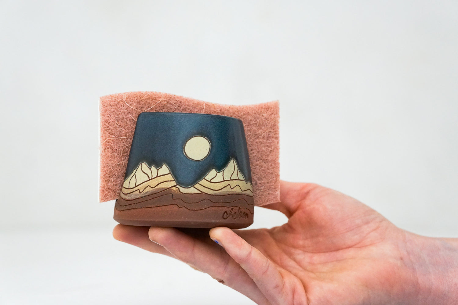 Mtn Moon sponge holder in Darby