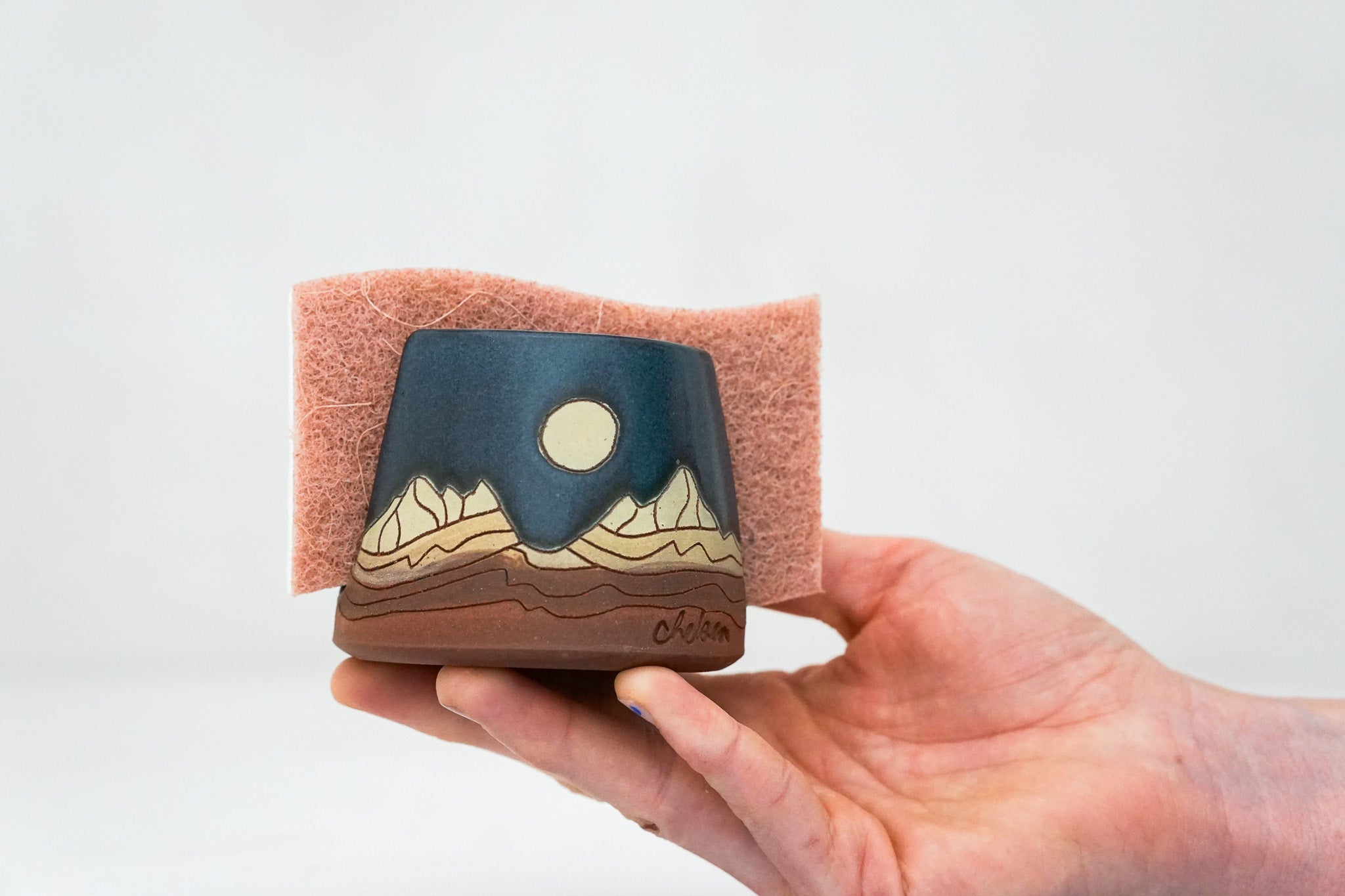 Mtn Moon sponge holder in Darby