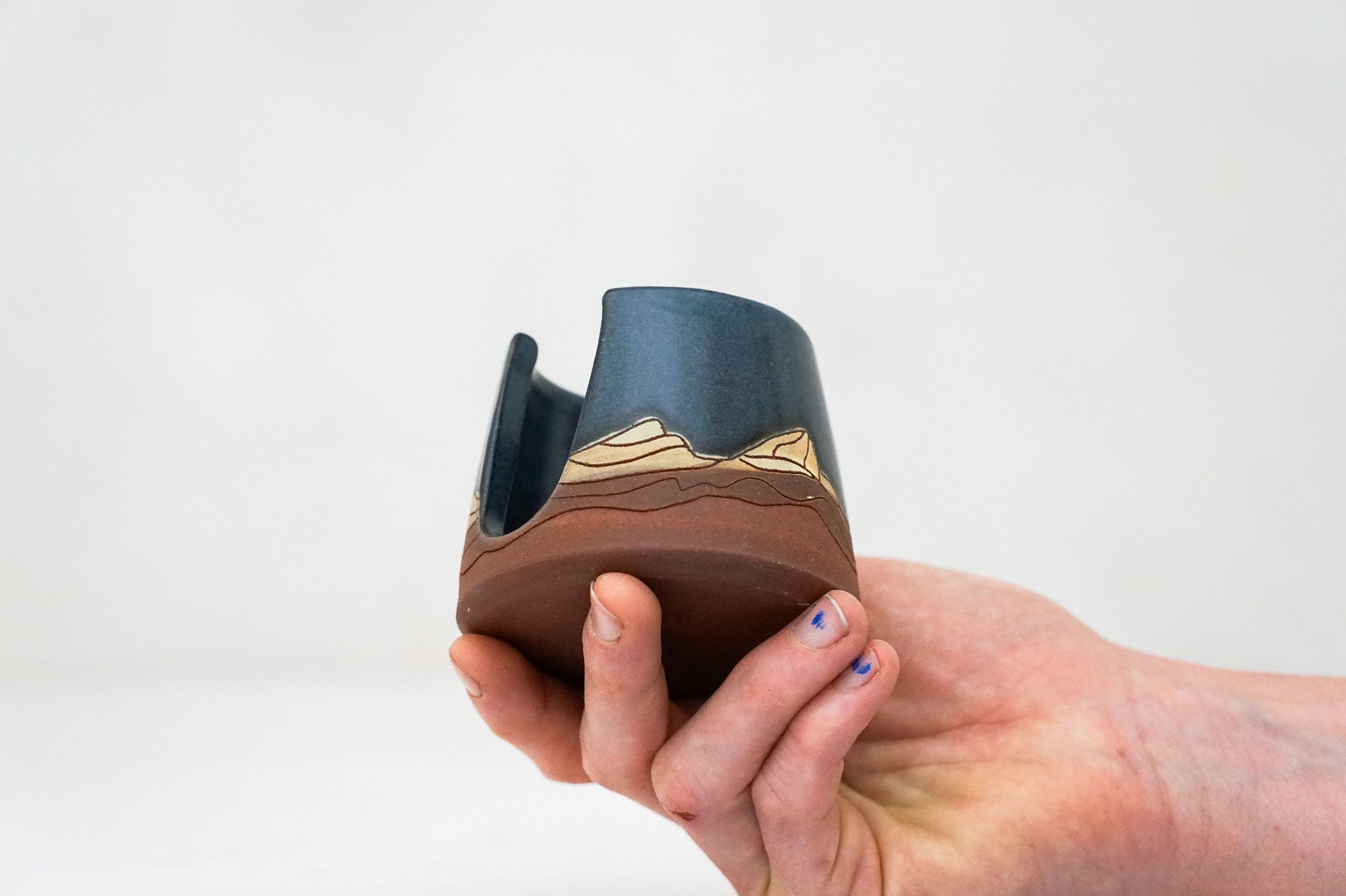 Mtn Moon sponge holder in Darby