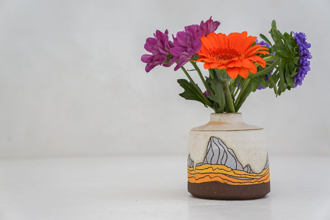 W Teton Yellows in Dusk Budvase