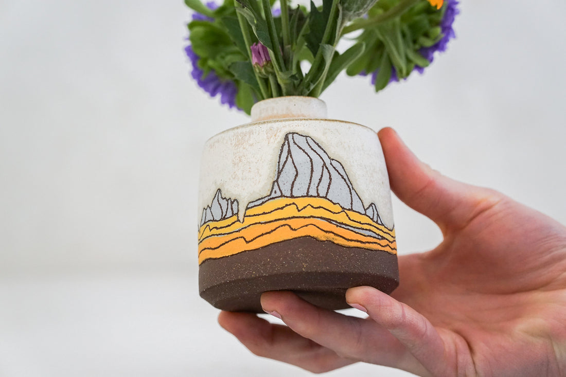 W Teton Yellows in Dusk Budvase