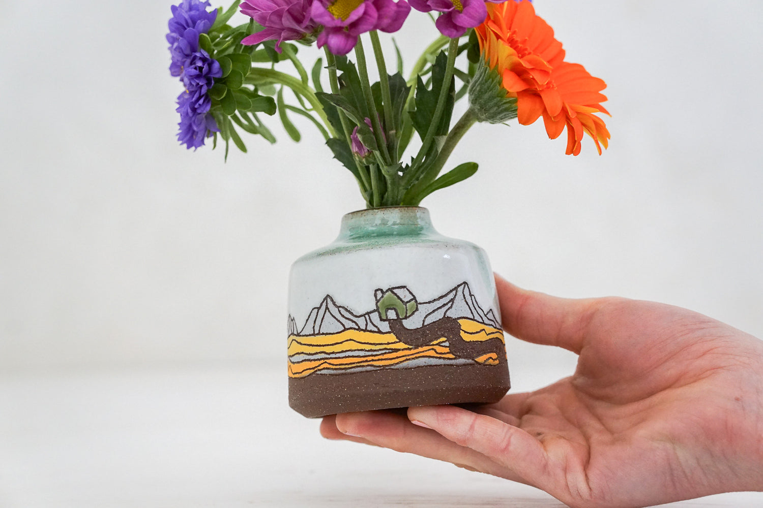 Long dirt road budvase
