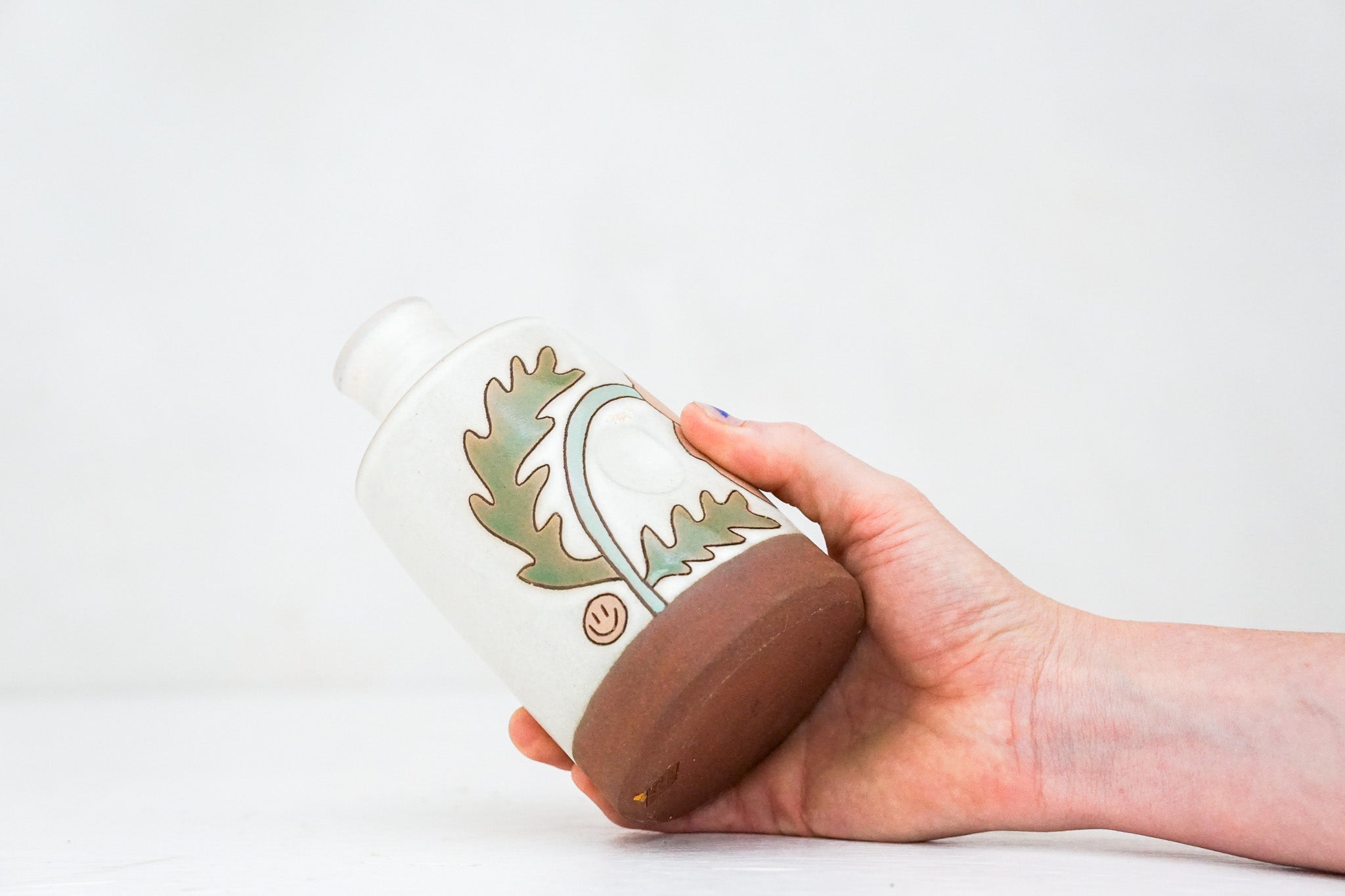 Popppy Bottle vase in Bone