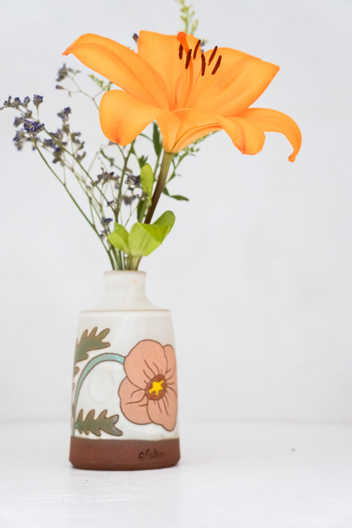 Popppy Bottle vase in Bone
