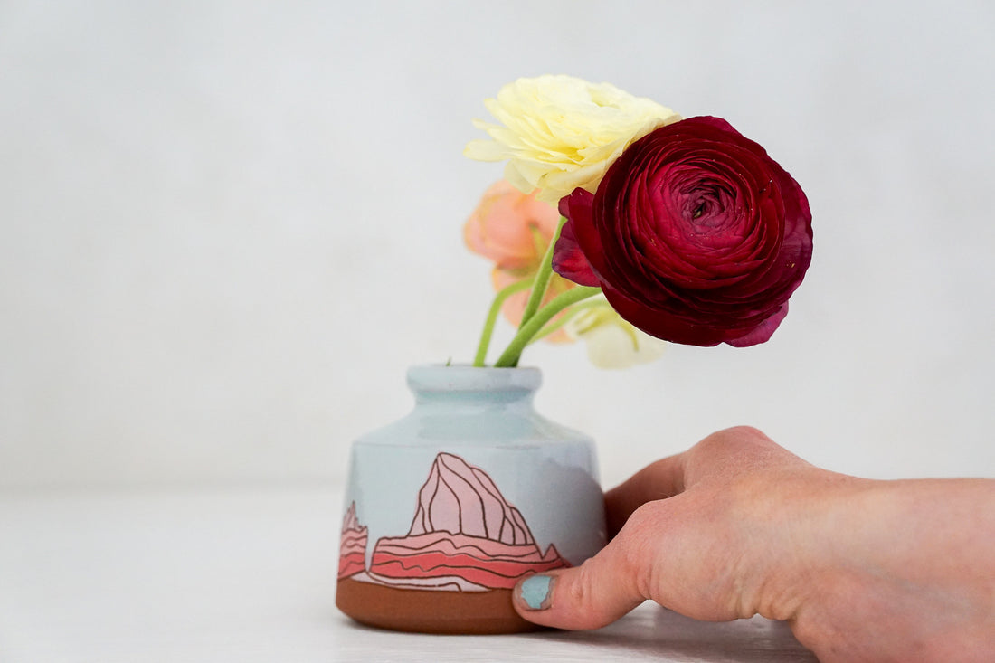 E Teton Budvase in Ira Blue