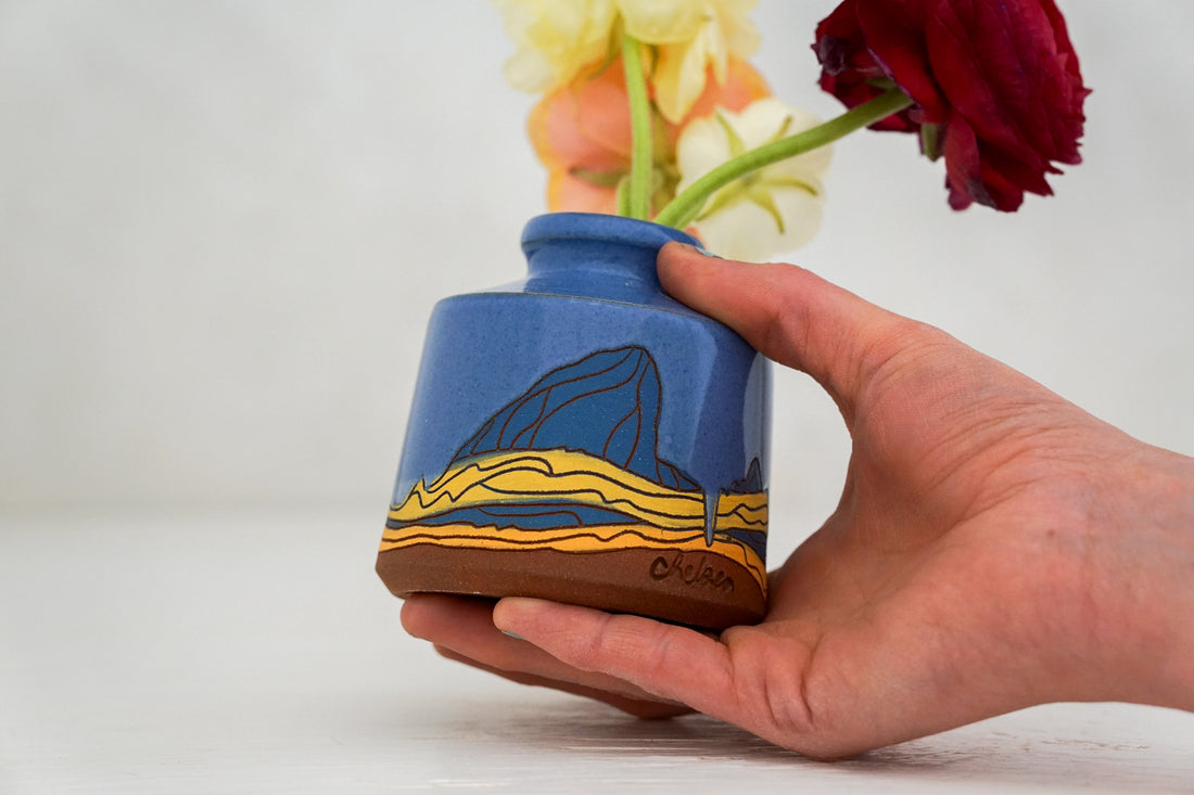 E Teton in periwinkle Budvase