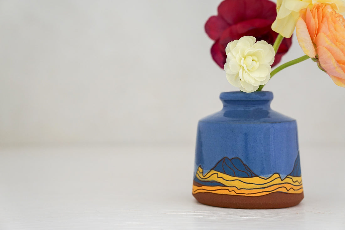 E Teton in periwinkle Budvase