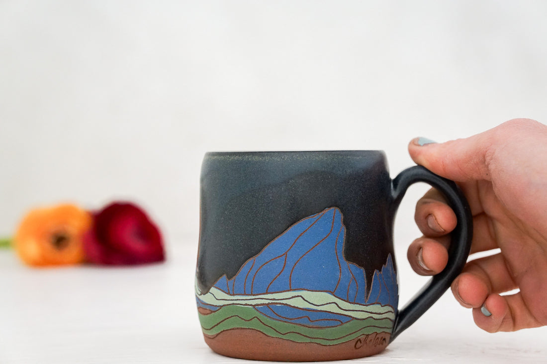 E Teton in Darby Wavy mug