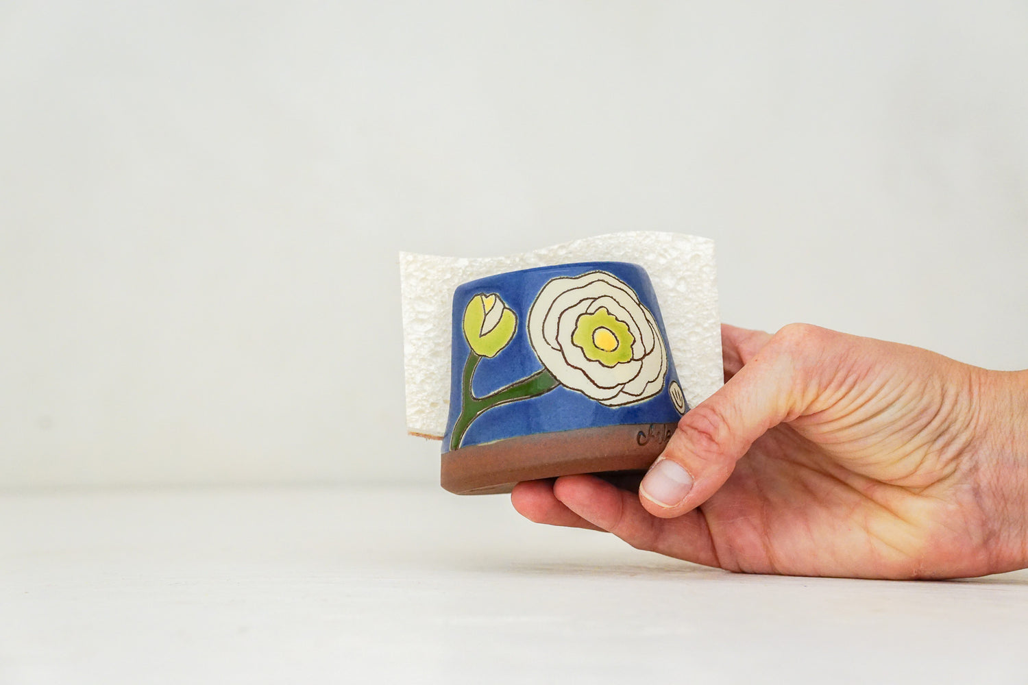 Flower Sponge Holder in Flax