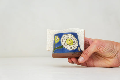 Flower Sponge Holder in Flax