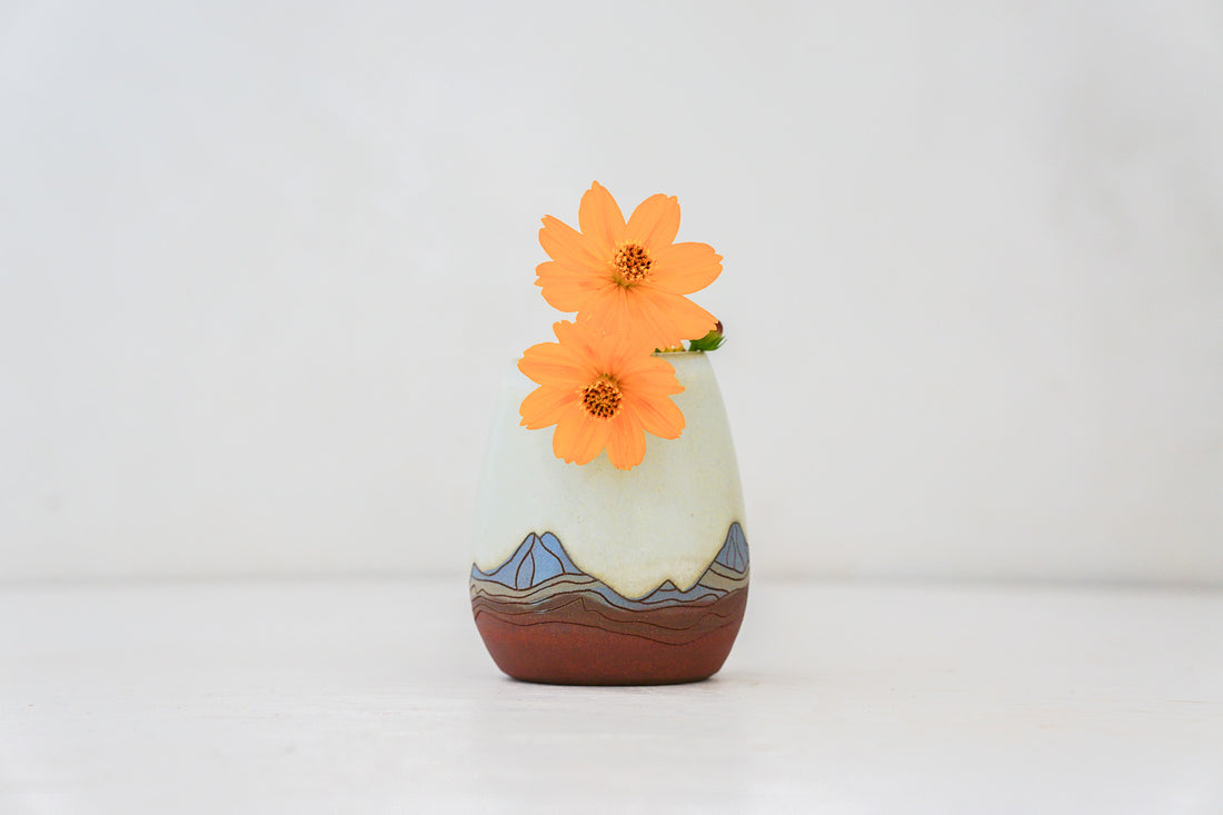 E Teton Bud vase in Bone