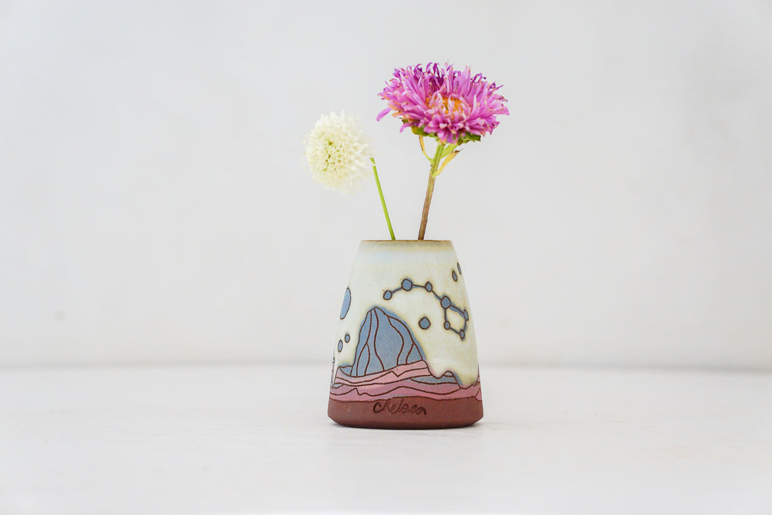 W Teton Stars Bud vase in Bone