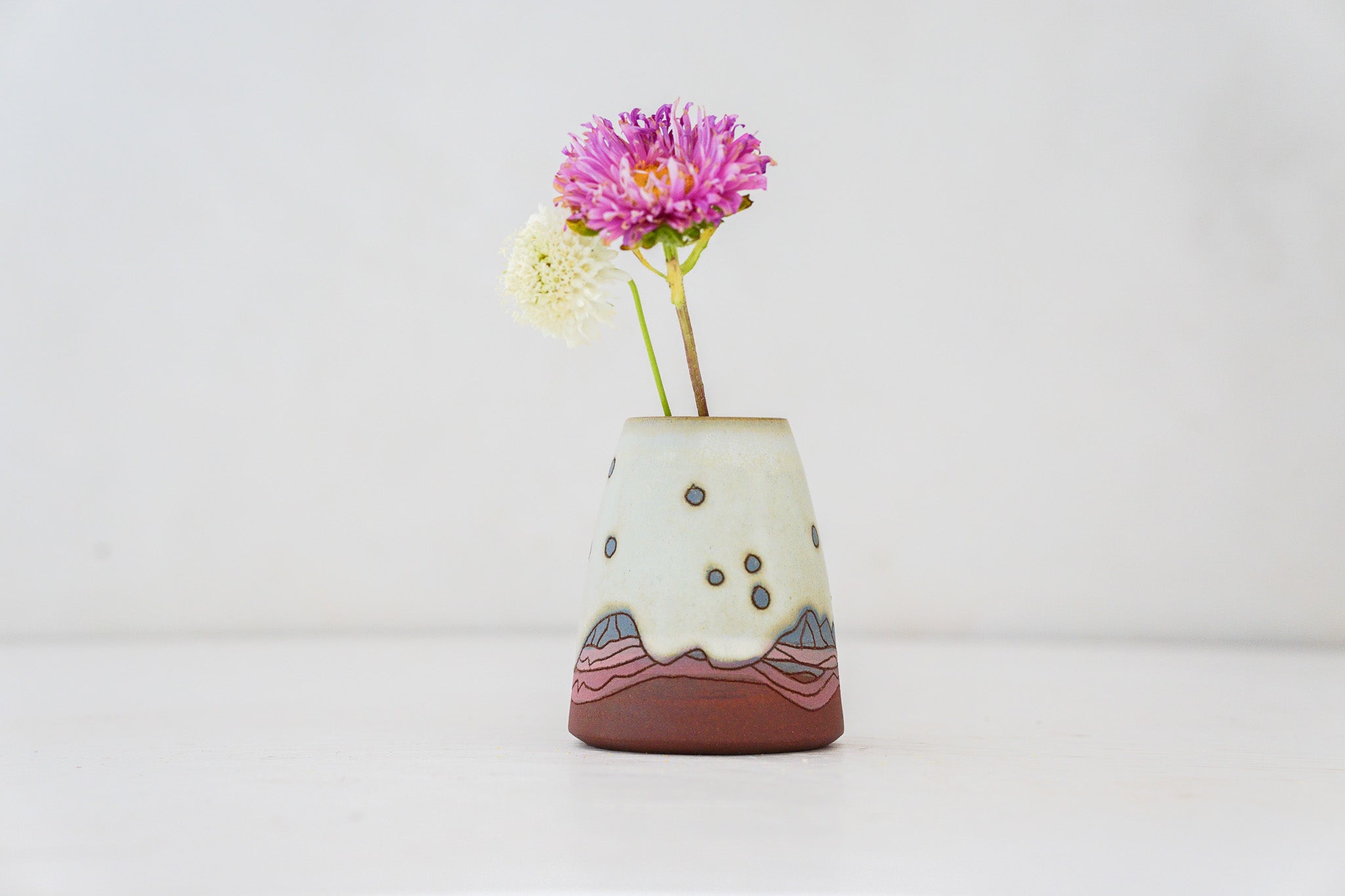 W Teton Stars Bud vase in Bone