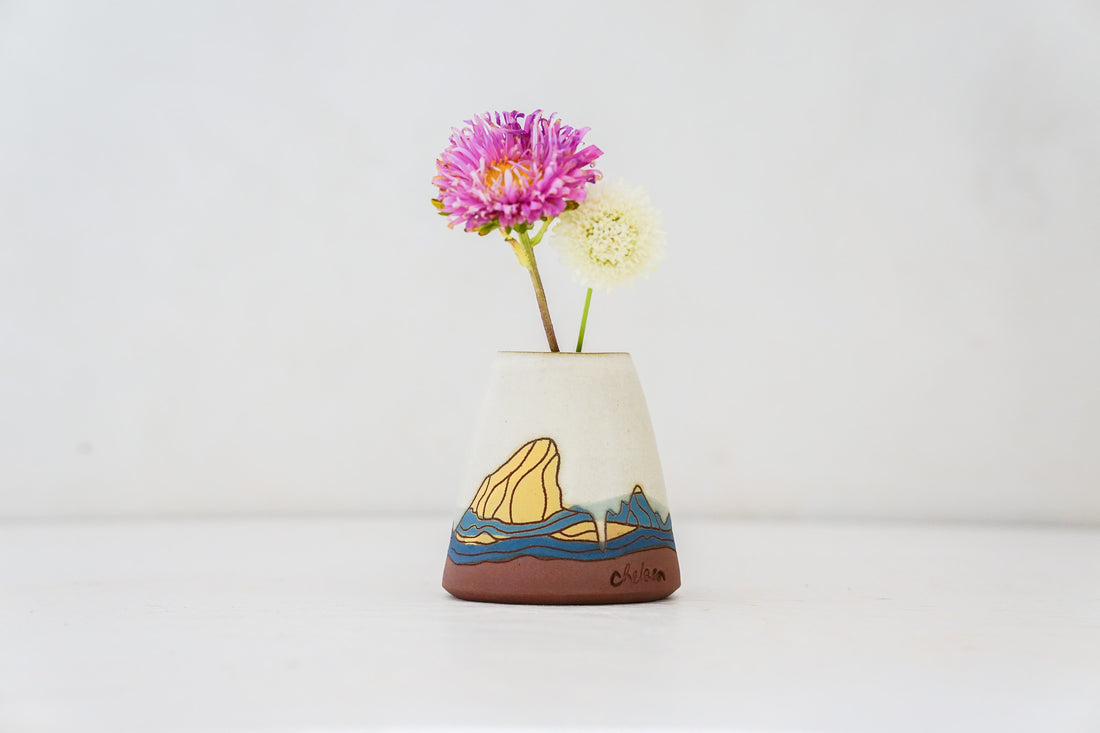 E Teton Yellow Bud vase in Bone