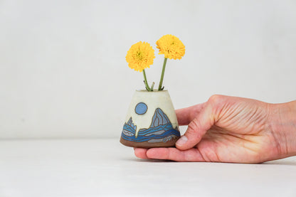 W Teton Moon Bud vase in Bone