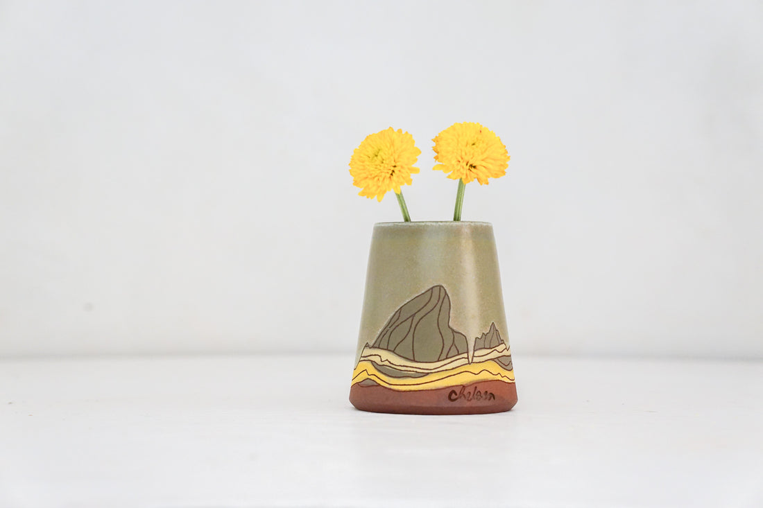 E Teton Bud vase in Sage