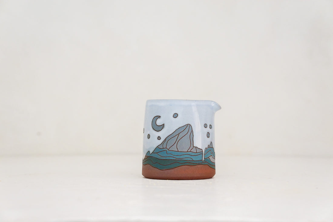 E Teton Night Pitcher in White