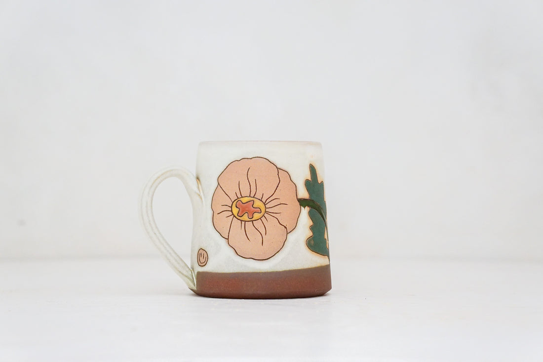 Poppy mug in Bone