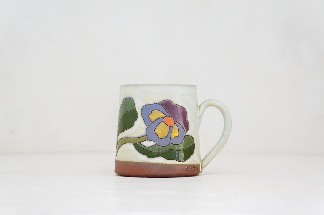 Pansy mug in Bone