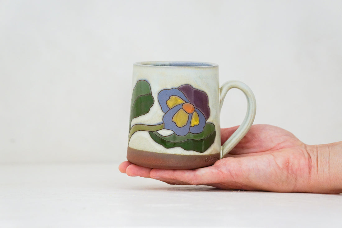 Pansy mug in Bone