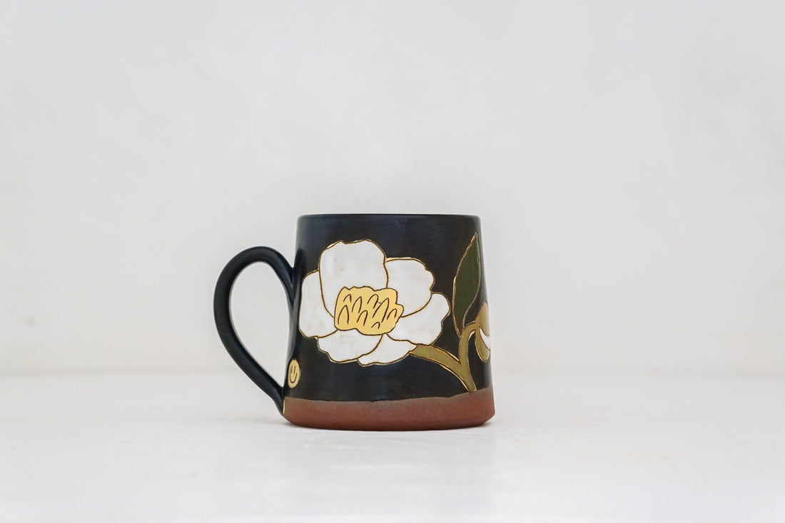 White Flower mug in Darby