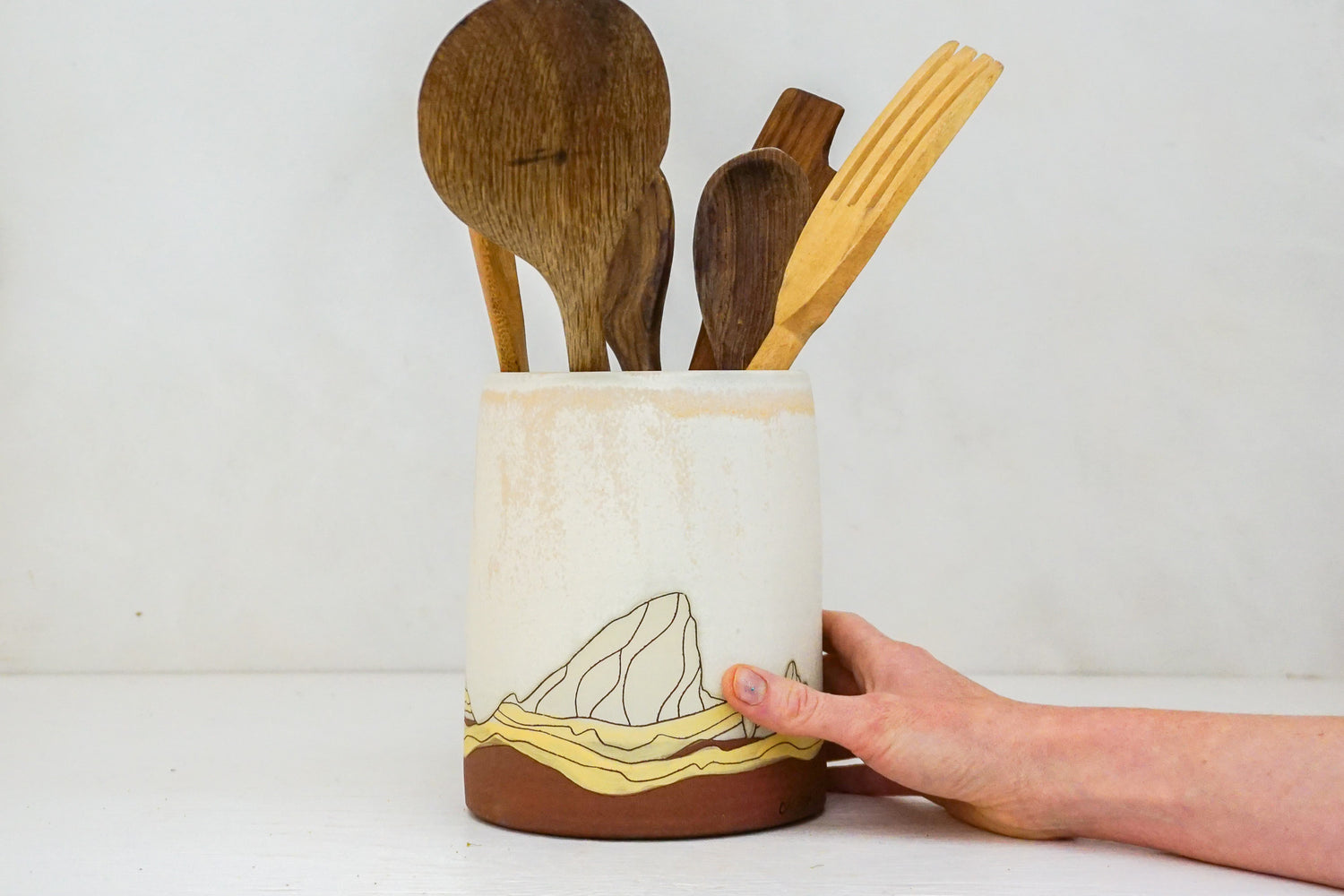 E Teton Yellows Utensil Holder in Bone