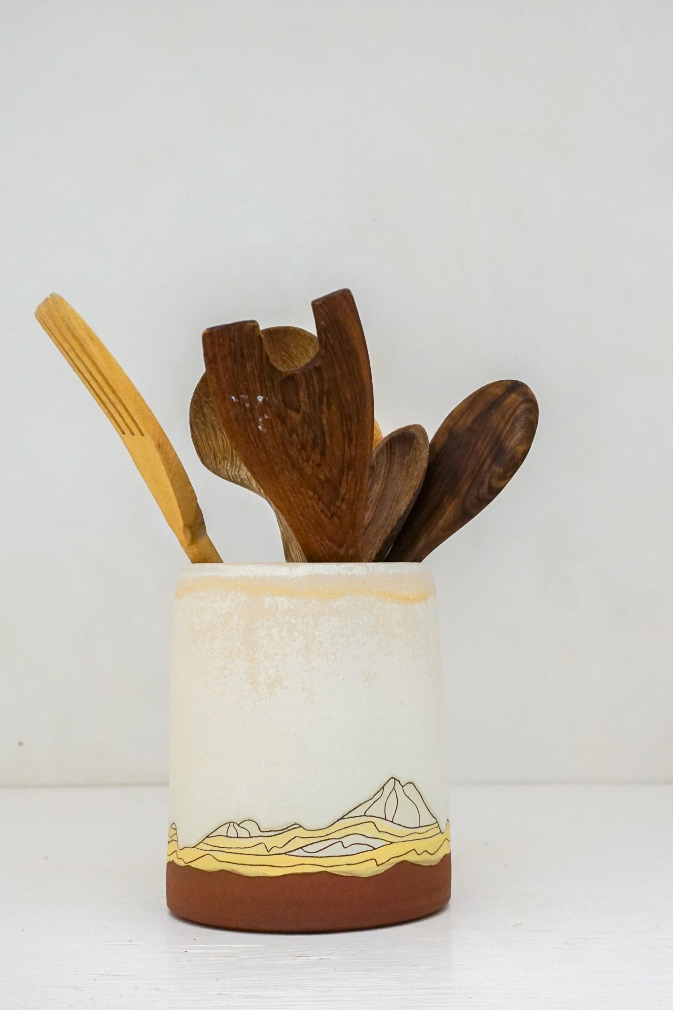 E Teton Yellows Utensil Holder in Bone