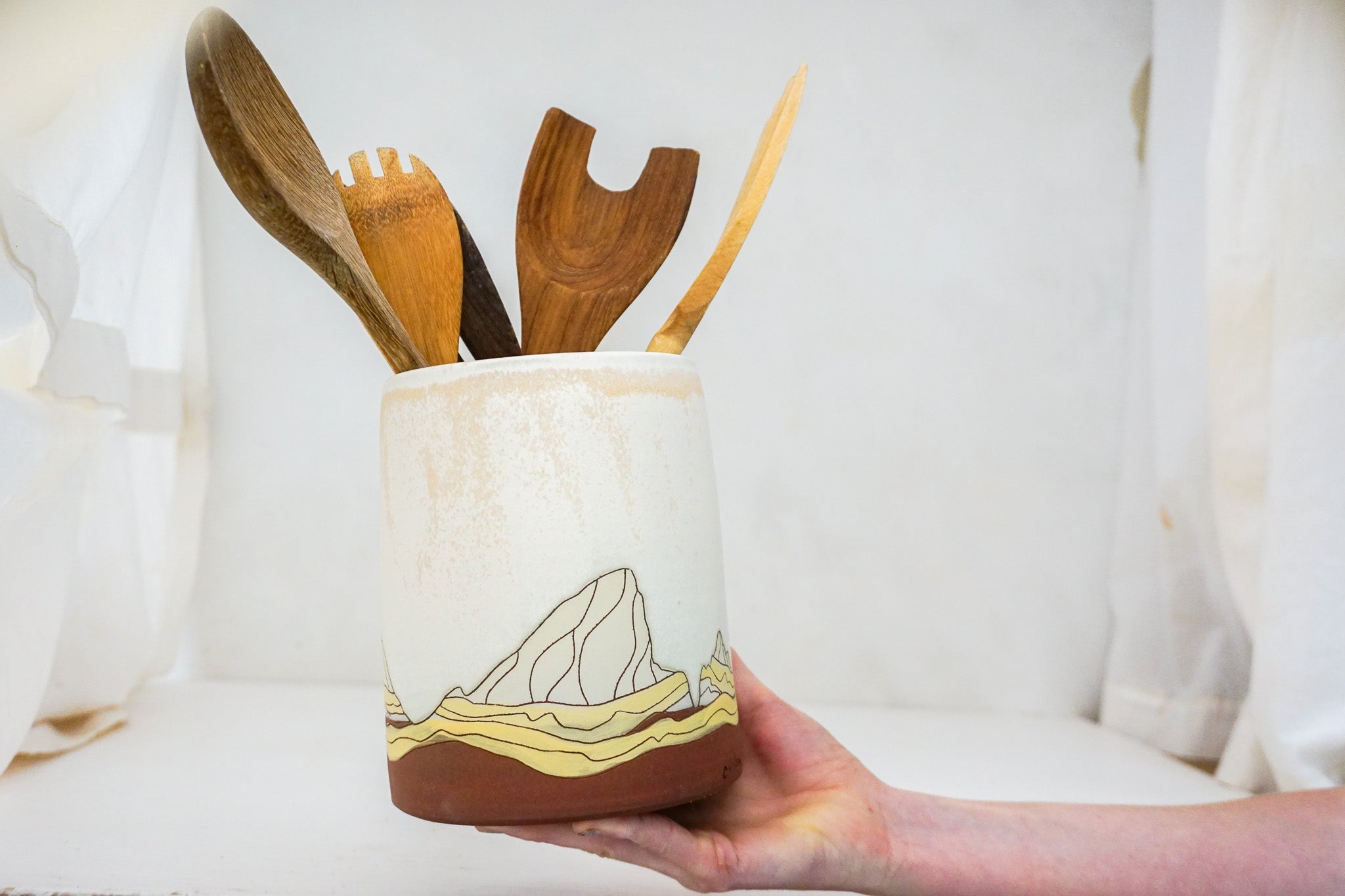 E Teton Yellows Utensil Holder in Bone