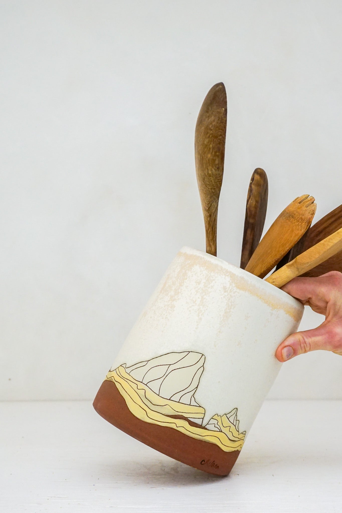 E Teton Yellows Utensil Holder in Bone