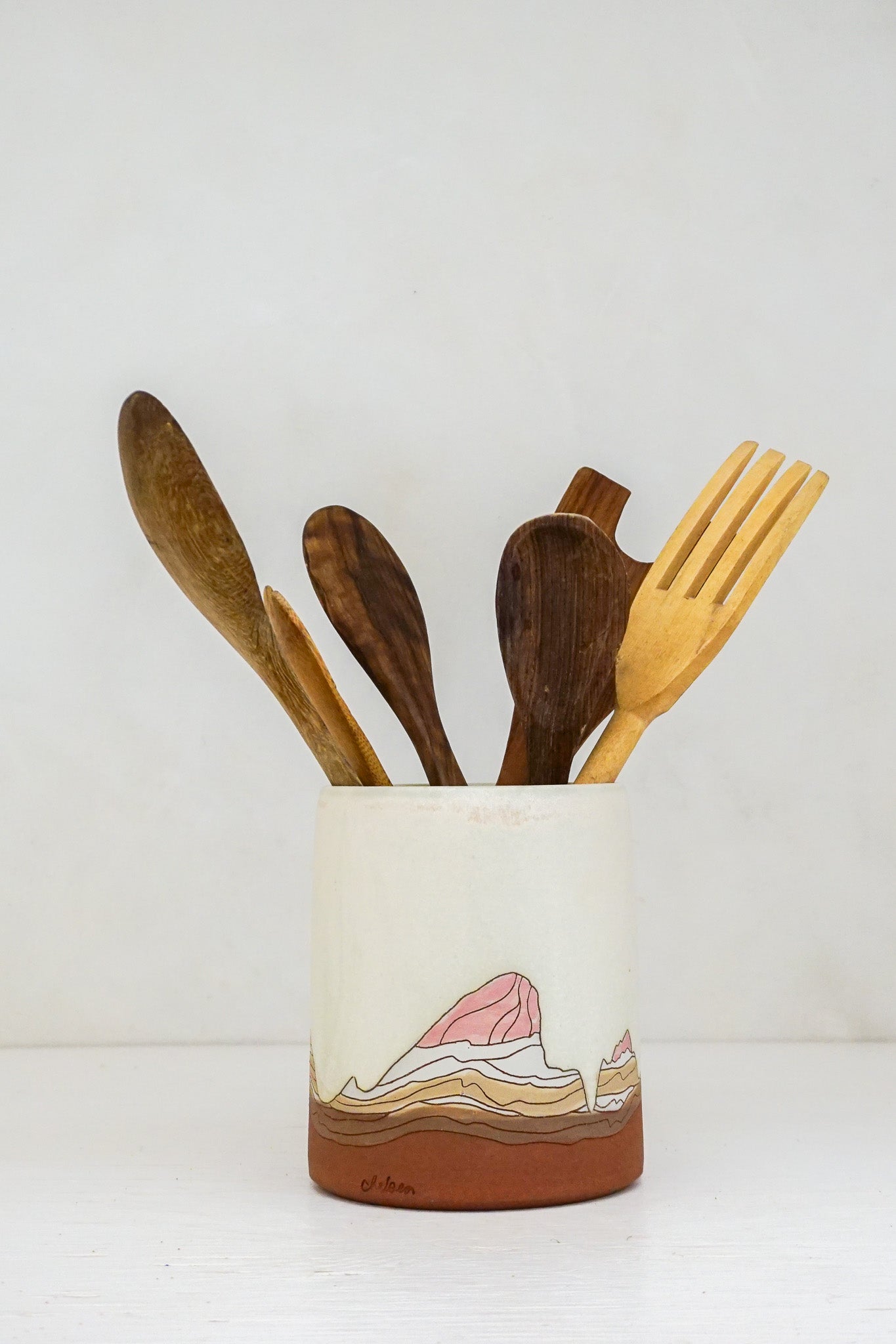 E Teton Neapolitan Utensil Holder in Bone